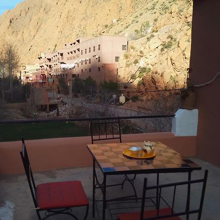 Riad Pizzeria Marhaba Akhendachou n'Ait Ouffi Ngoại thất bức ảnh