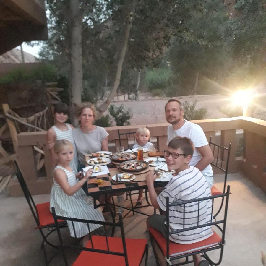 Riad Pizzeria Marhaba Akhendachou n'Ait Ouffi Ngoại thất bức ảnh