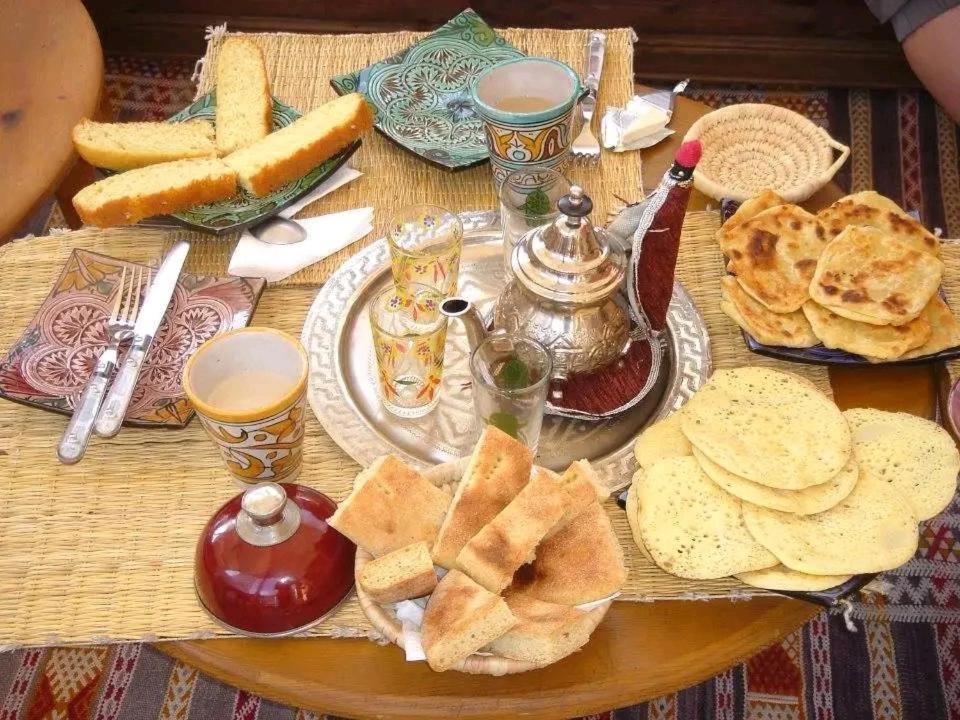 Riad Pizzeria Marhaba Akhendachou n'Ait Ouffi Ngoại thất bức ảnh