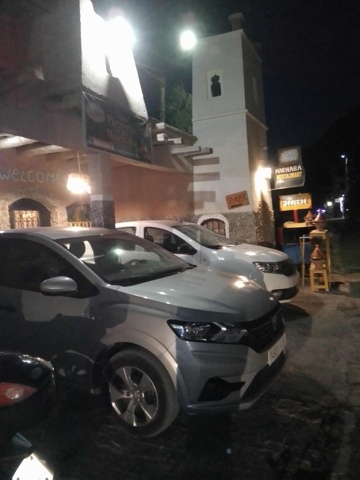 Riad Pizzeria Marhaba Akhendachou n'Ait Ouffi Ngoại thất bức ảnh