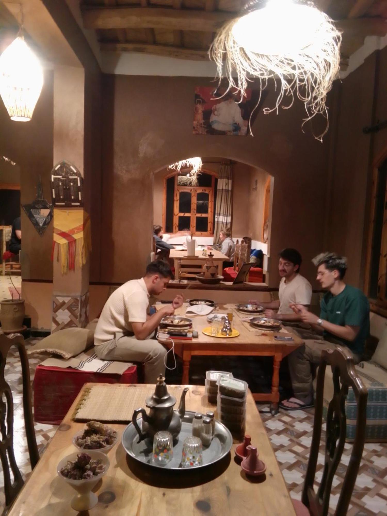 Riad Pizzeria Marhaba Akhendachou n'Ait Ouffi Ngoại thất bức ảnh