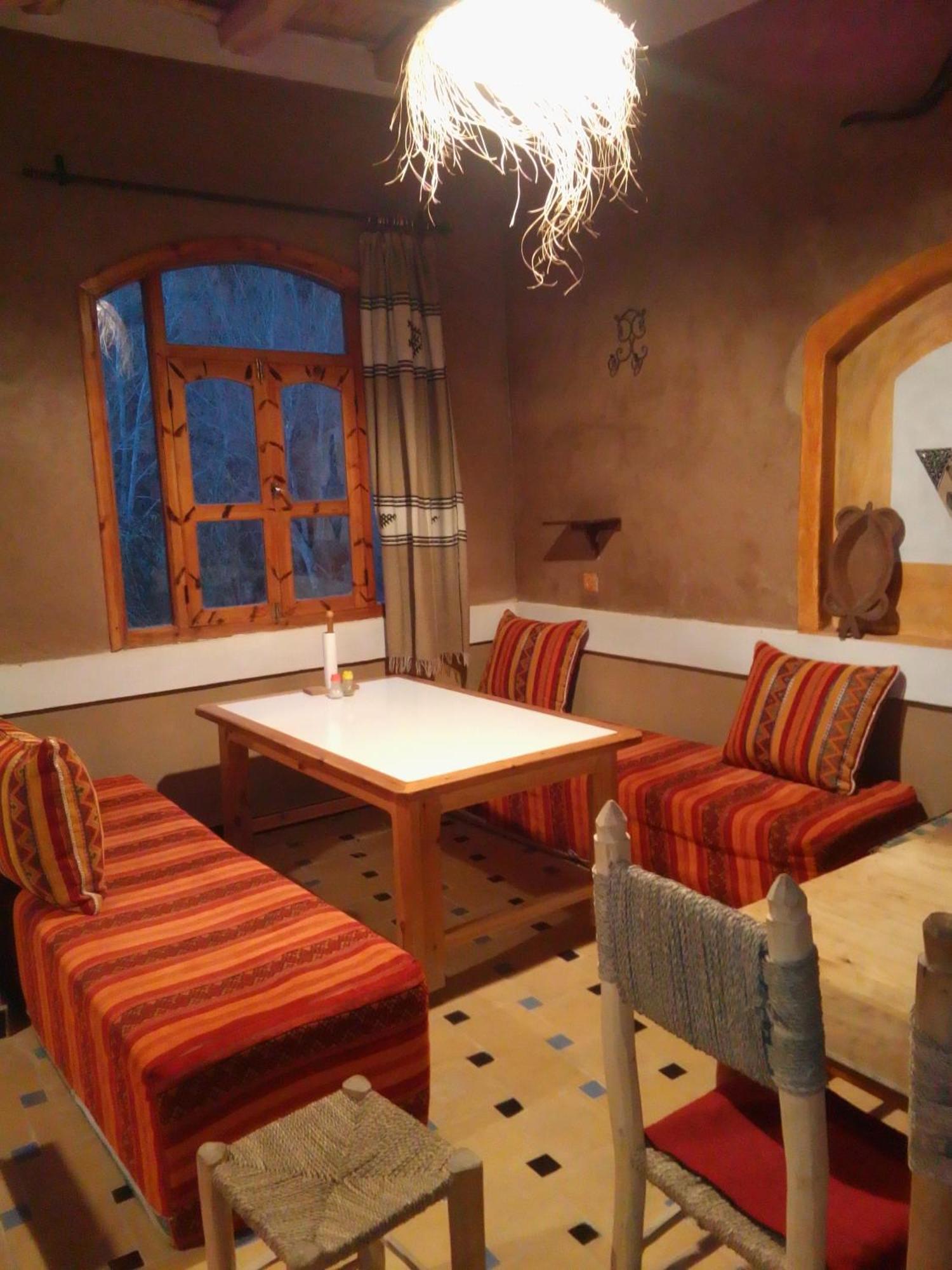 Riad Pizzeria Marhaba Akhendachou n'Ait Ouffi Ngoại thất bức ảnh